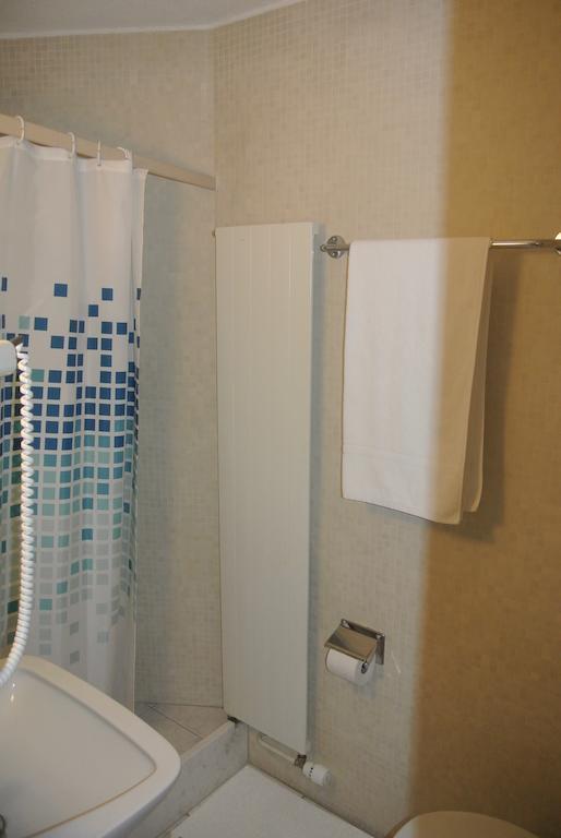 Hotel Drei Konige Richterswil Bilik gambar